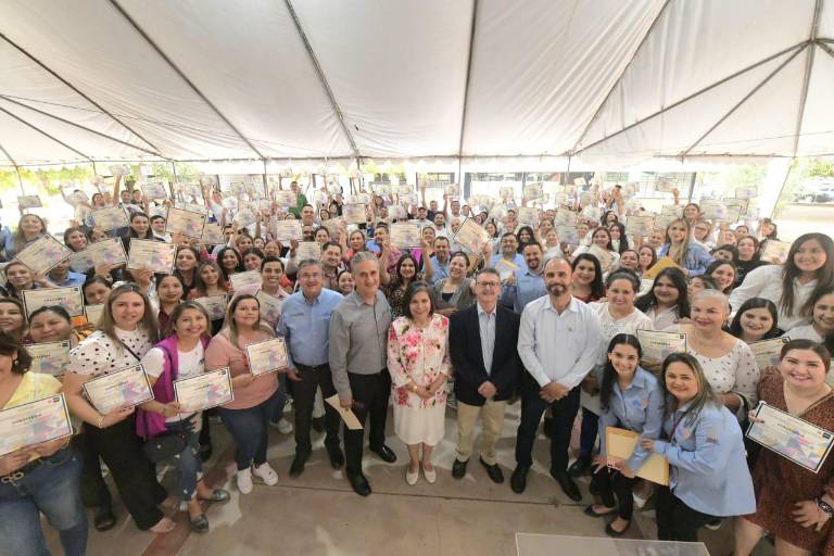 Reconocen a docentes de Sinaloa por participación en diplomados de matemáticas y ciencias