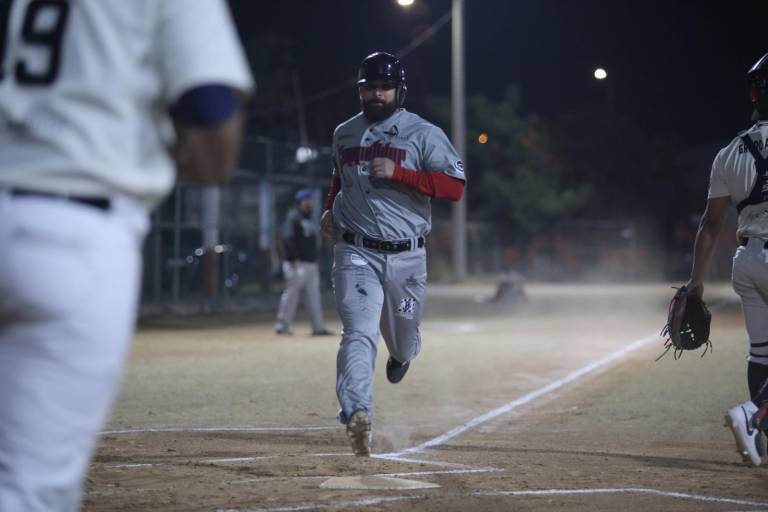 Suspensiones Cuevas supera a Familia Torres en Liga Súper Máster