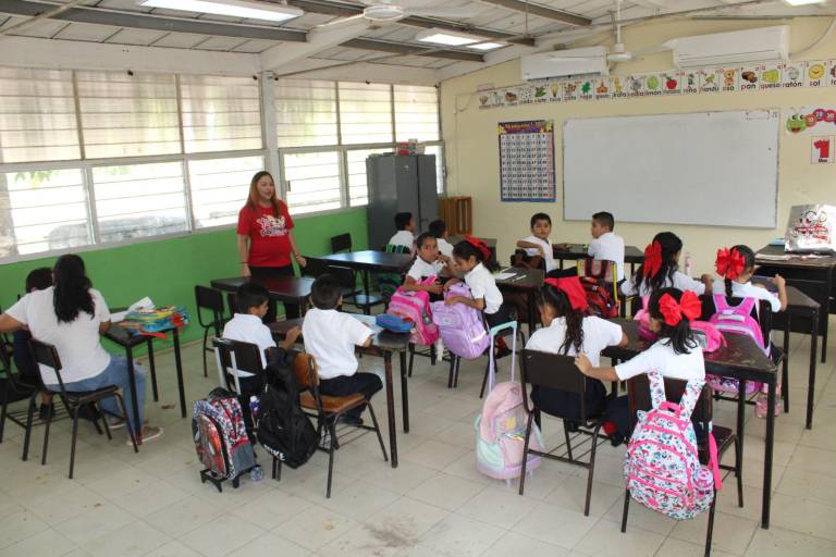 Entrega de libros, uniformes y útiles en Rosario y Escuinapa está en un 80%: Servicios Regionales