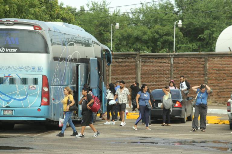Pese a incertidumbre que vive Sinaloa, turistas siguen llegando a Mazatlán