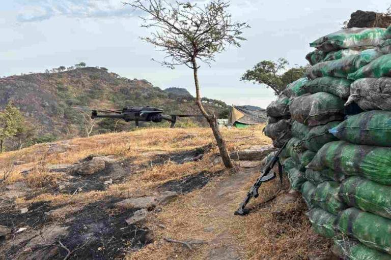 Guardias comunitarias se resisten a vivir en zonas minadas entre Michoacán y Jalisco; han perdido casas, ganado y tierras