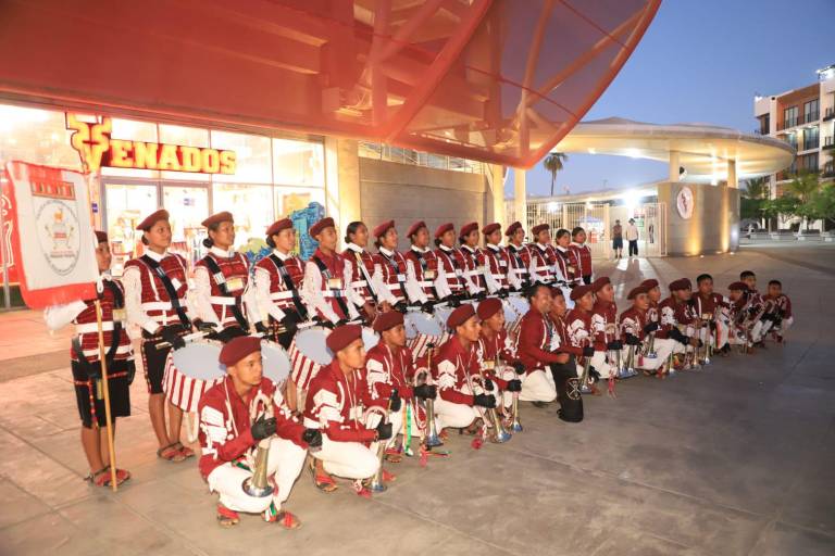 Viajan Niños Triquis miles de kilómetros para competencia de bandas de guerra en Mazatlán