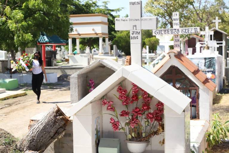 Panteones de Mazatlán ya reciben visitas; PC espera 30 mil personas entre 1 y 2 de noviembre