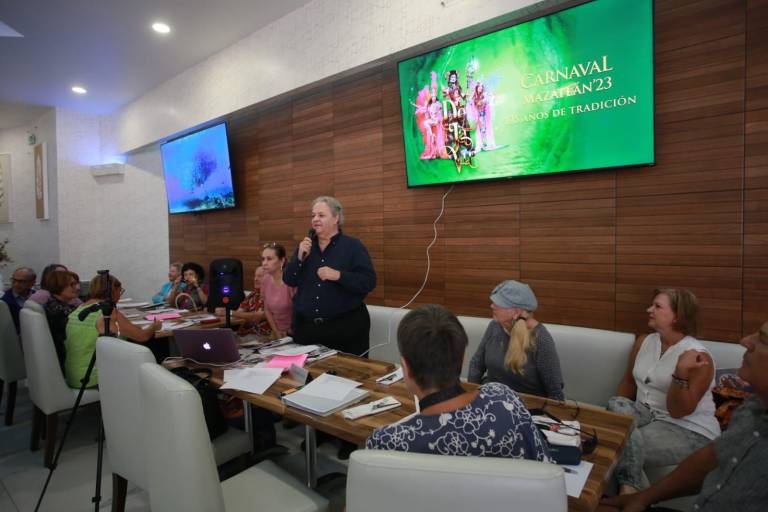 Presenta Cultura Mazatlán ante comunidad extranjera programa del Carnaval 2023