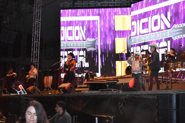 Vibran fans de Alfredo Olivas, Gerardo Ortiz y Roberto Tapia con el show ‘Qué Siga la Fiesta’