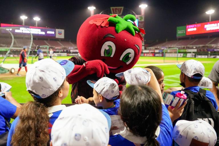 Tomateros y LMP llevan la experiencia del beisbol a 500 pequeños culichis