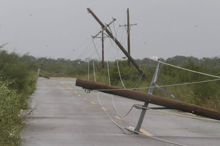 Paso del huracán Orlene deja daños en poblados de Rosario