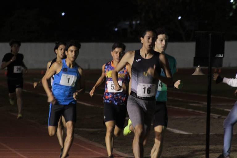 Eloy Sánchez gana los 10 kilómetros del Festival Nocturno FMMA de Fondo y Medio Fondo celebrado en Mazatlán