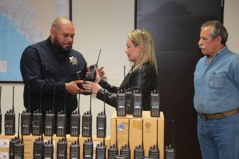 Entregan equipo de radiocomunicación a la Policía de Culiacán