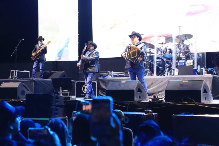 Pone Grupo Pesado el sabor norteño a la Semana de la Moto