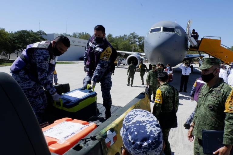 Llegan 40 mil 200 vacunas de Pfizer y Sinovac a Sinaloa