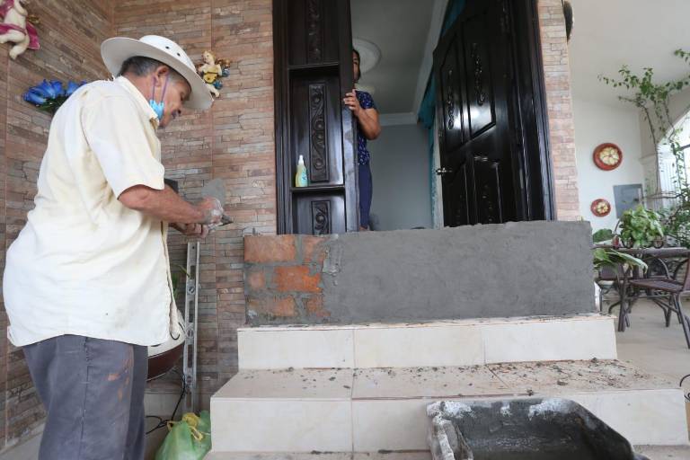 Mazatlecos que habitan zonas inundables se preparan para la llegada de ‘Pamela’