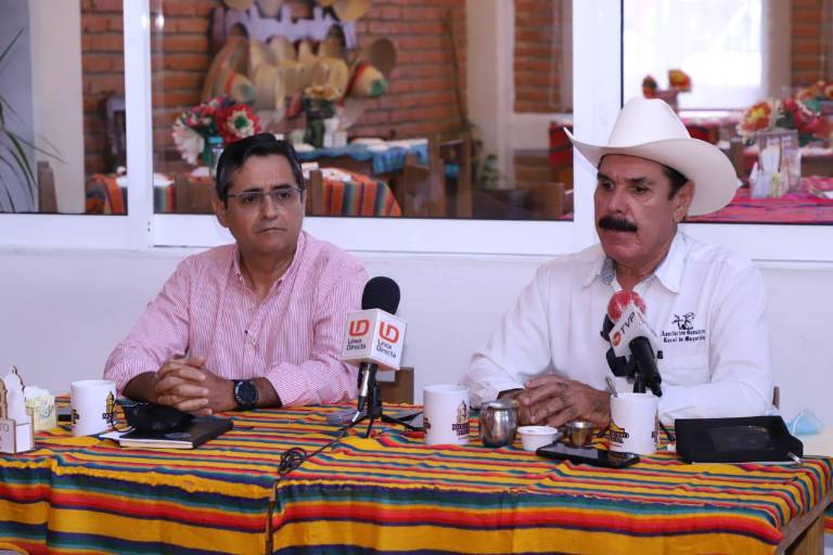 Ganaderos de Mazatlán logran aumento al precio de la leche; se las compran en $8.60 por litro