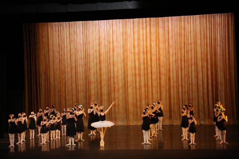 Derrochan talento en el fin de cursos las alumnas del Proyecto Integral de Ballet