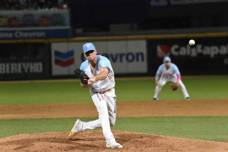 Kinley sale inspirado y conduce a Algodoneros a la victoria