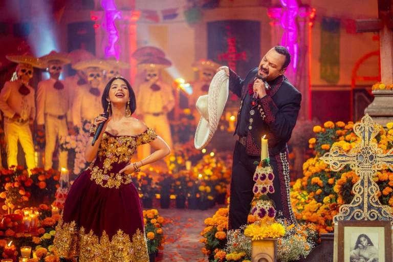 Pepe Aguilar y sus hijos estrenan disco de ‘Mexicano hasta los huesos’