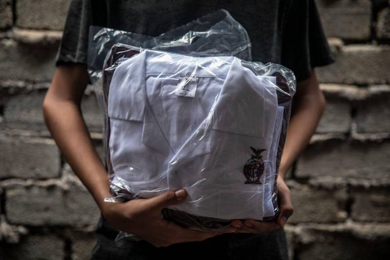 Concluye entrega de útiles y uniformes gratuitos en Sinaloa