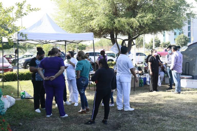 En Culiacán trabajadores de salud permanecen en plantón exigiendo bases sindicales