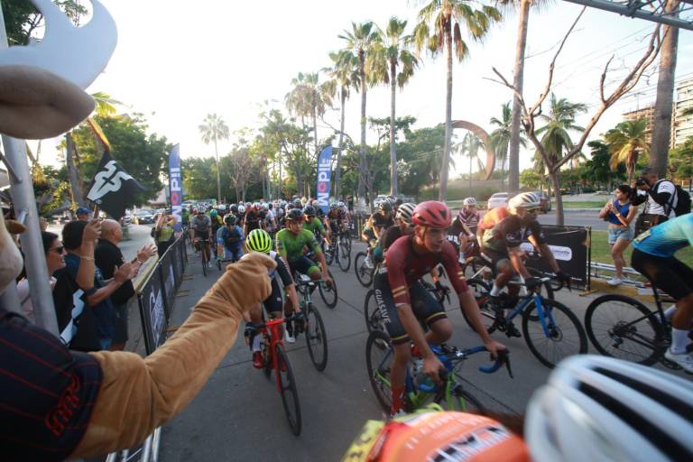 Parten ciclistas a conquistar la cumbre de Santa Rita
