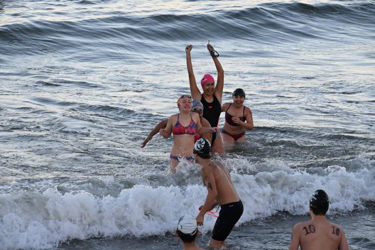 Camila Ramos y Carlos Mercado conquistan el Selectivo Municipal de Aguas Abiertas