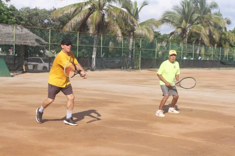 Moreno y Hernández imponen su saque en Torneo de Tenis Viva México