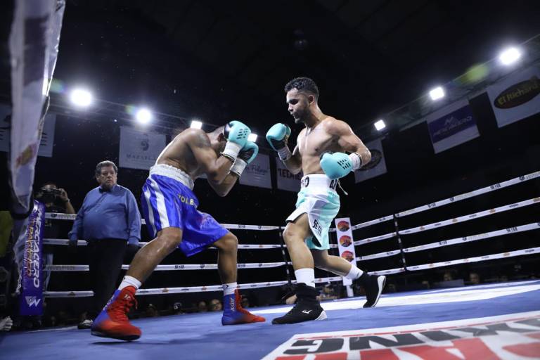 ‘Veneno’ Aréchiga impone su sello en velada boxística Furia en el Ring