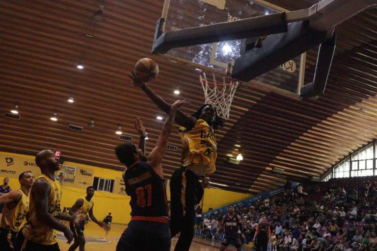 Caballeros de Culiacán saca la escoba en casa ante Pioneros