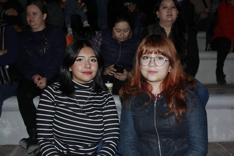 Disfrutan familias concierto navideño con la OSSLA