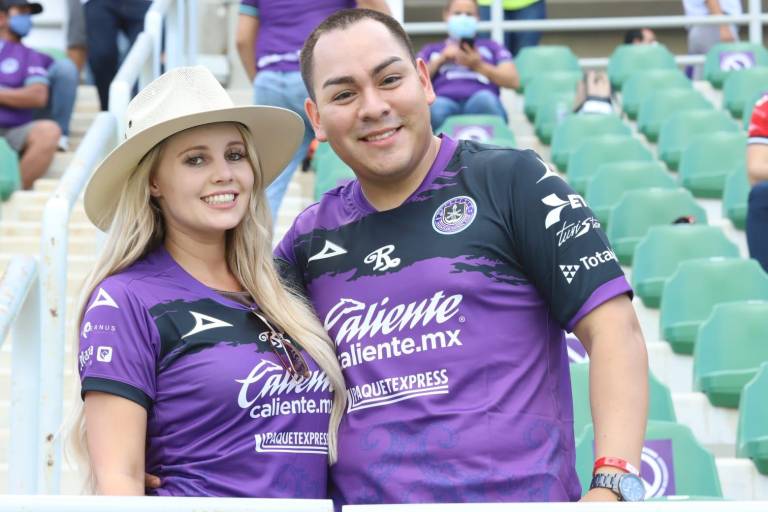 Mazatlecos disfrutan del futbol profesional en el Kraken