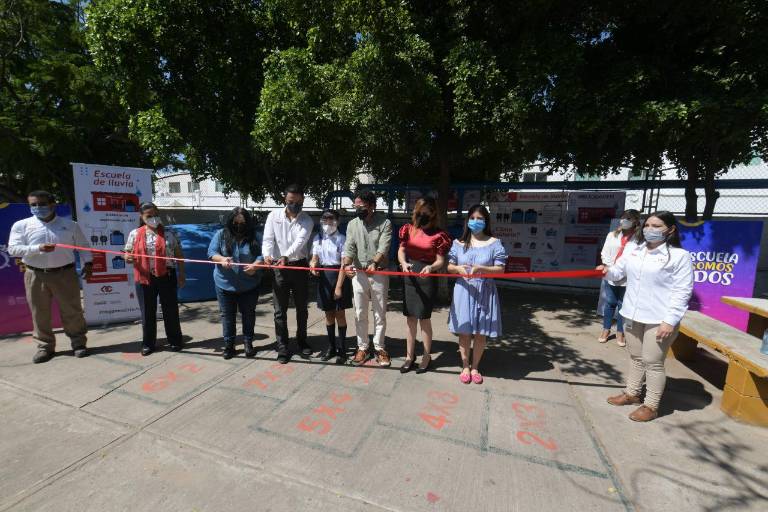 Combaten la escasez de agua en comunidades con el programa Escuela de Lluvia, en Sinaloa