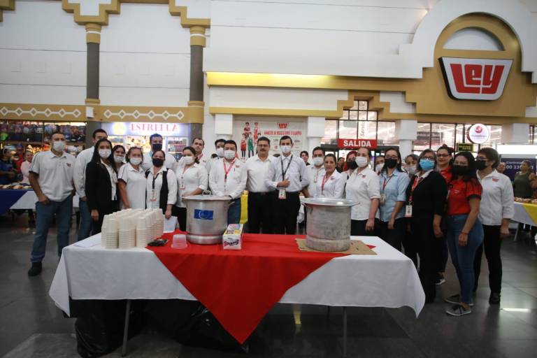 Casa Ley consiente a sus clientes con Rosca de Reyes