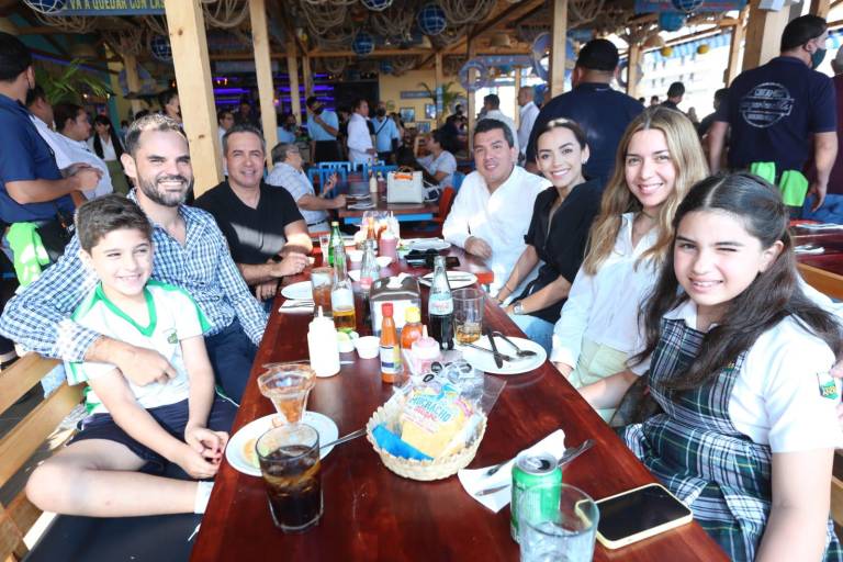 Se inaugura El Muchacho Alegre en la Zona Dorada de Mazatlán