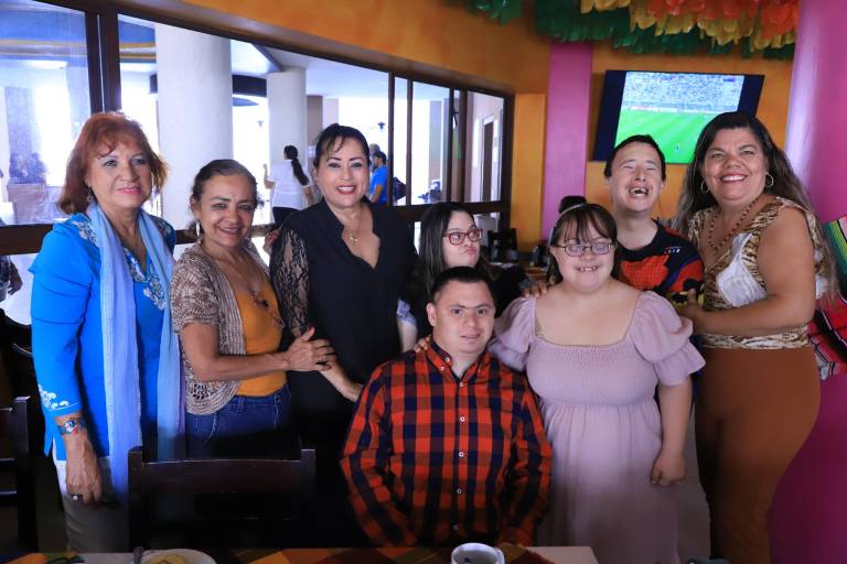 Ayudan a Fundación Down Mazatlán en su desayuno recaudatorio