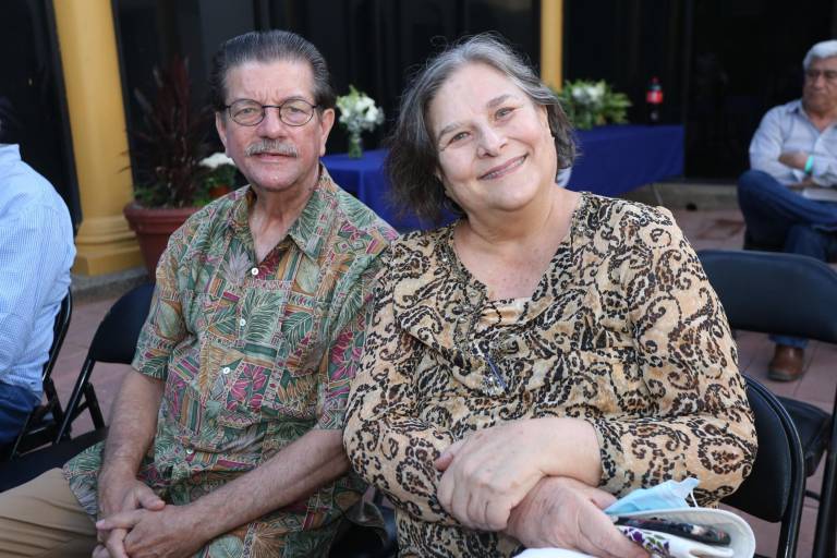 Disfrutan la obra fotográfica y el poemario ‘Silencio gregario’ de Mario Medina