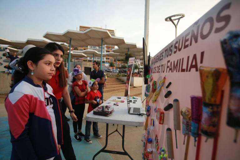 Ilustra Protección Civil Municipal los riesgos de usar pirotecnia