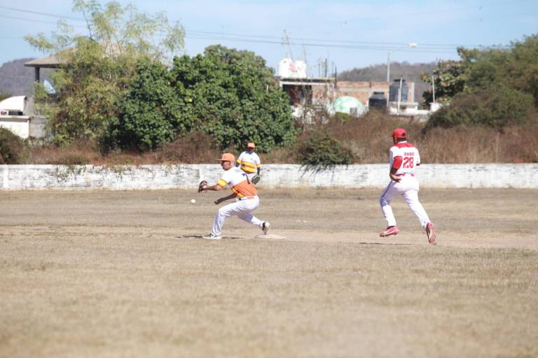 Las Higueras se adelanta en playoffs de Liga de Beisbol del Chololos