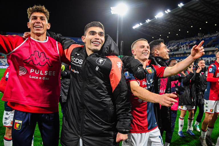 Johan Vásquez participa en victoria del Genoa