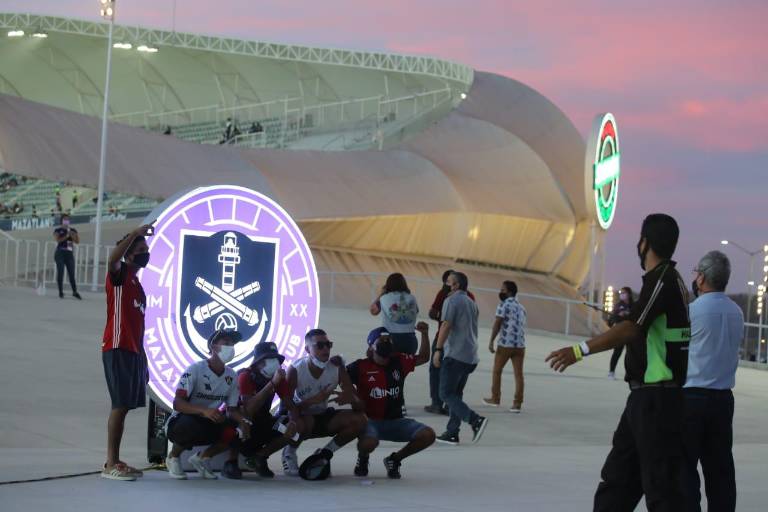 Morenistas denuncian contrato del estadio ‘El Kraken’ por posibles actos de corrupción