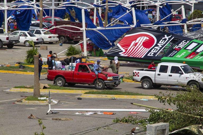 Sinaloa envía a 100 Servidores de la Nación a Guerrero para apoyar por el huracán Otis