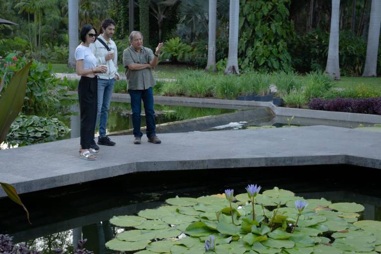 Recorre el actor Benny Ibarra el Jardín Botánico Culiacán