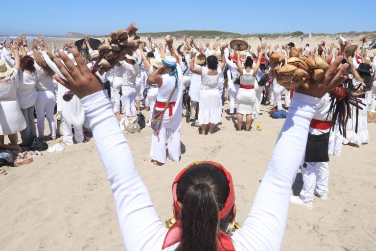 ‘Saludan al Sol’ en Las Labradas por el Equinoccio de Primavera