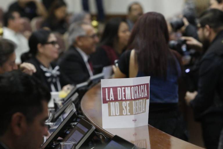 Congreso de Sinaloa avala reforma para prohibir reelección y nepotismo electoral en 2030