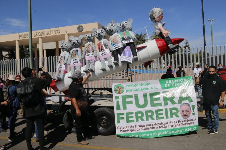 Llevan al Congreso 10 mil firmas para juicio político contra Estrada Ferreiro; buscaban 150 mil