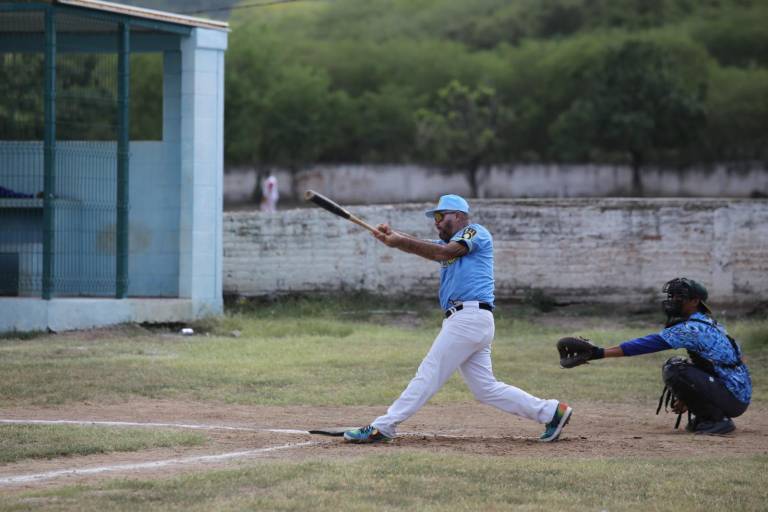 JL Eléctricos apalea a Familia Rendón, en beisbol del Chololos