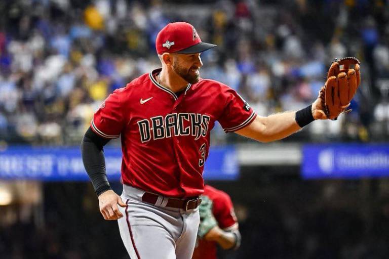Diamondbacks vapulea a Burnes y doblegan a Cerveceros para tomar ventaja en serie