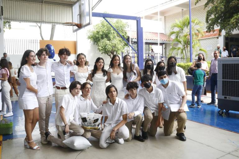 ¡Felicidades, ya son graduados de la Escuela Activa Integral!