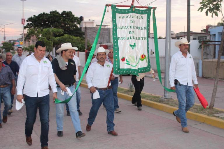 Piden productores lluvia y mejores cosechas a la Virgen del Rosario