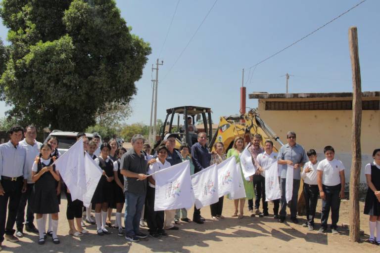 Dan banderazo de inicio de construcción de barda perimetral de secundaria en Potrerillos, Rosario
