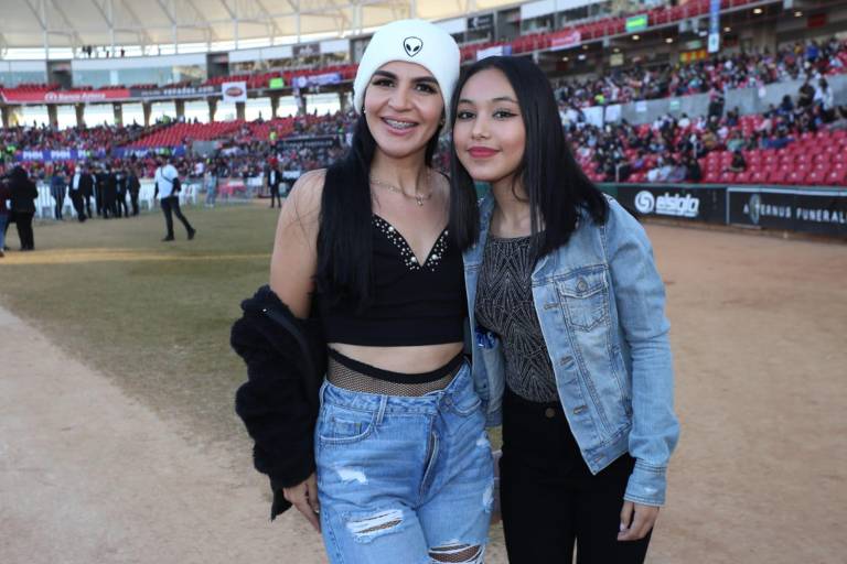 Scarleth I, Reina Infantil del Carnaval de Mazatlán 2022, recibe su corona