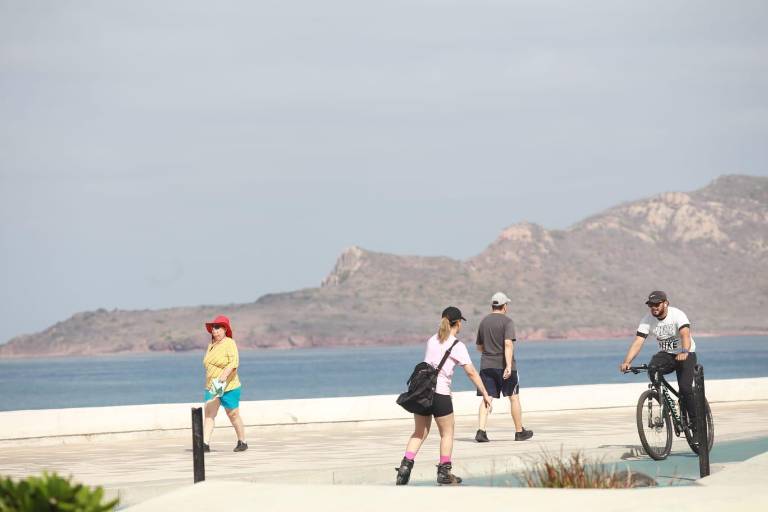 Reportan al menos 30 atenciones por golpes de calor en Sinaloa